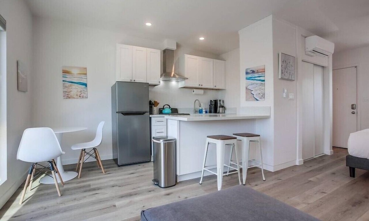 Mission Beach Condo | 1 House to Beach * Corner Unit * Ocean View