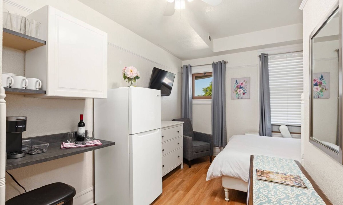 Bankers Hill Apartment | 108 Hawthorne Historic Inn - Traveling well on a Budget