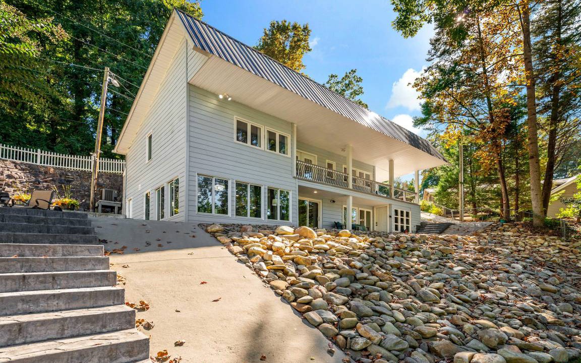 Morganton House | 130 m² House ∙ 3 bedrooms ∙ 6 guests