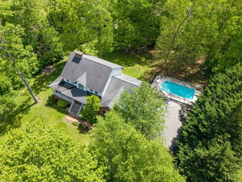 Leicester House | 15 Minutes to Asheville! Spacious 7BR Luxury Home | Pool | Hot Tub | Game Room