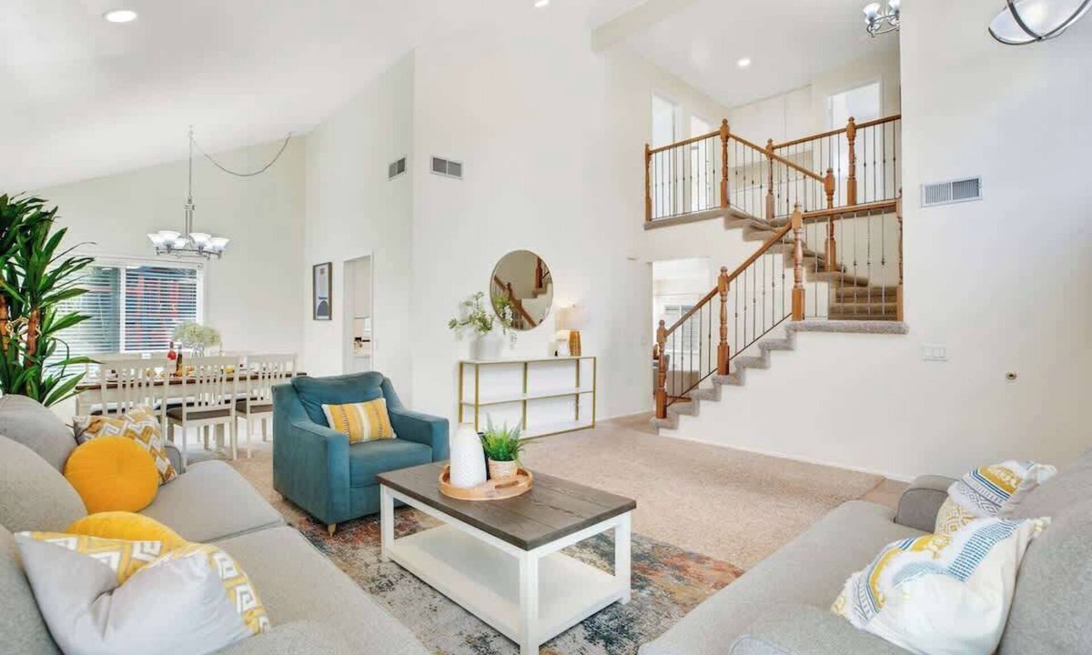 Valencia House | 176 Santa Clarita Family Home