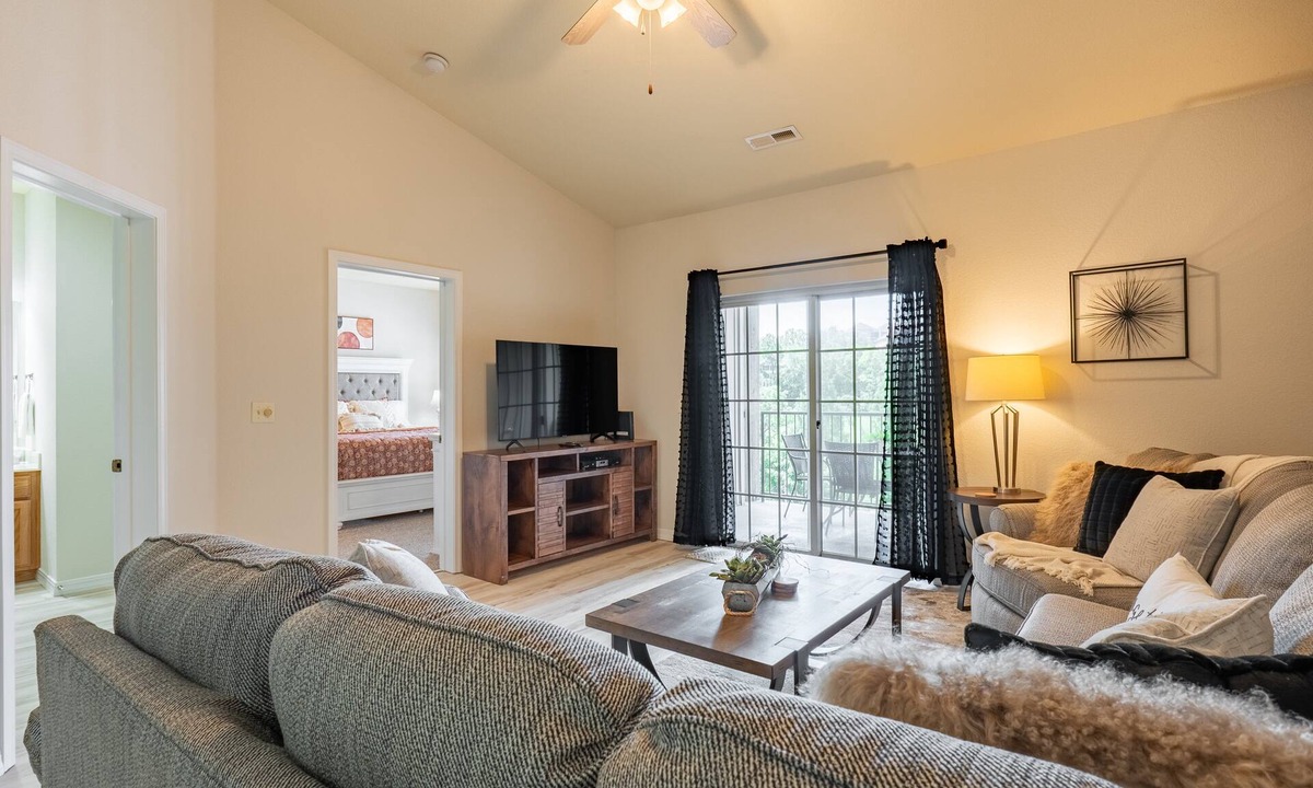 Branson Condo | 1BR ~ Elevator Accessible ~ Center Of Branson ~ FREE TICKETS INCLUDED! (RL8-11A)