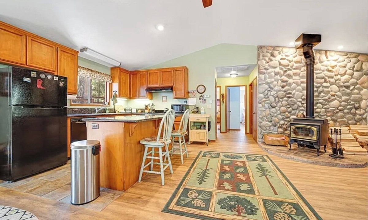 Lake Almanor West Cabin | 2-bedroom cabin in Lake Almanor West.