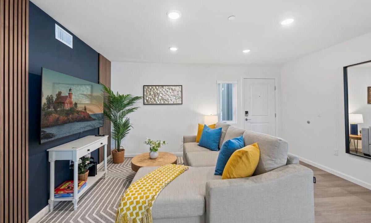 Crown Point Apartment | 2 Blocks to Beach! King Beds, Fast Wi-Fi, Parking