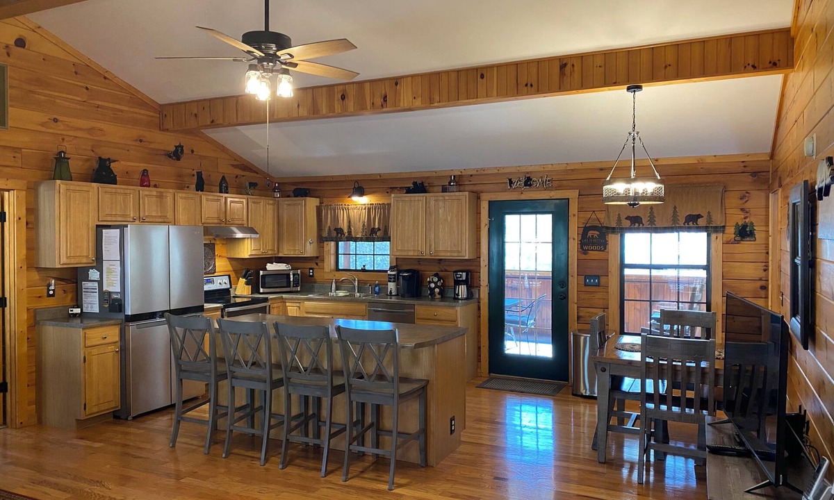 Gatlinburg Cabin | 2 Master Suite Gatlinburg Cabin-Easy Access-Only Minutes to Town-RockyTop 1 Mile