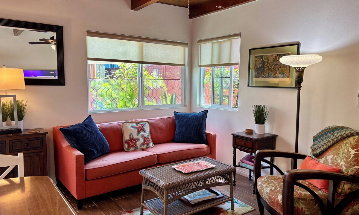 Old Towne Cottage | 🌊 2026 @ the Starfish Cottage. Steps to Ocean. RELAX & ENJOY the beach. 🏖️ 😎🏖️