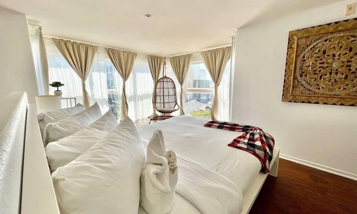 Little Italy House | 203 Incredible Loft with Stunning View of Little Italy