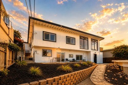 La Mesa House | 2Homes Villa Renovated Views
