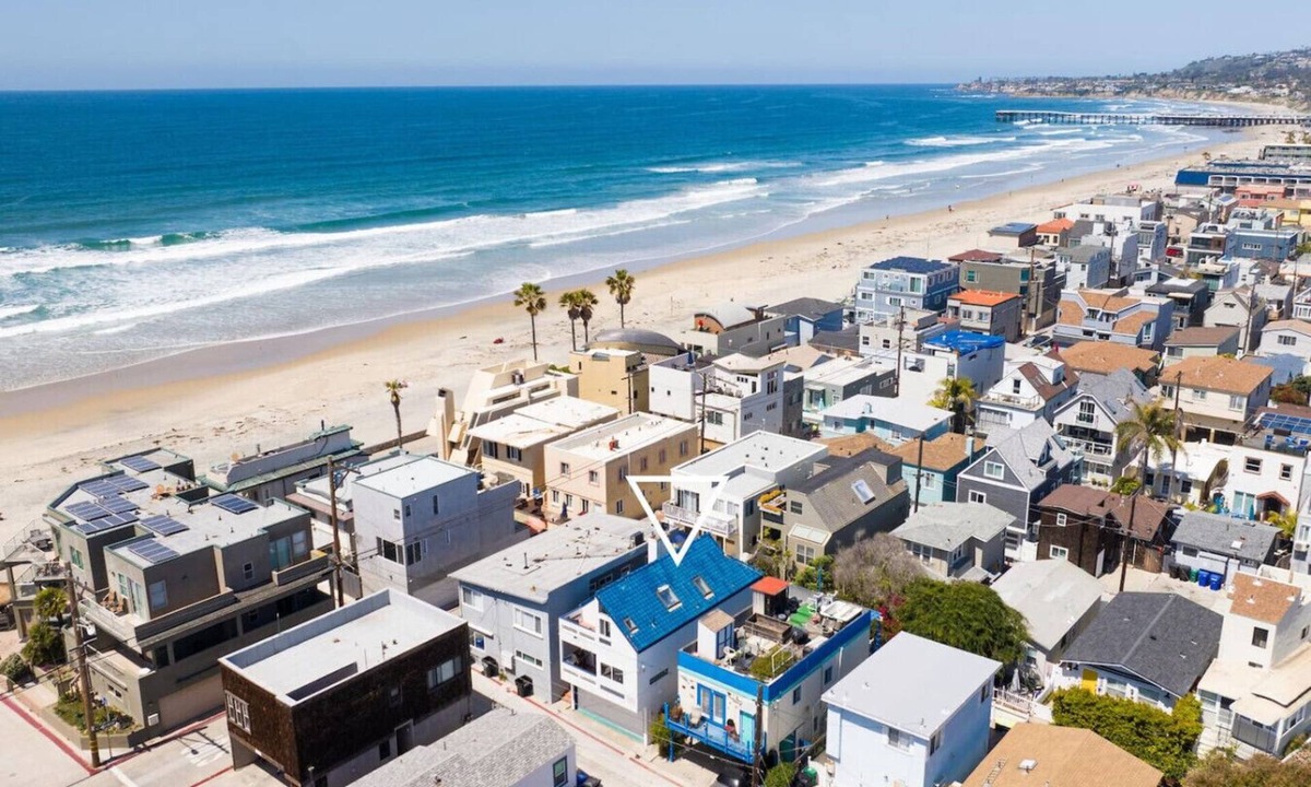 Mission Beach House | 3 Floors|Garage|Steps 2 Sand, Bay, Shops & Belmont