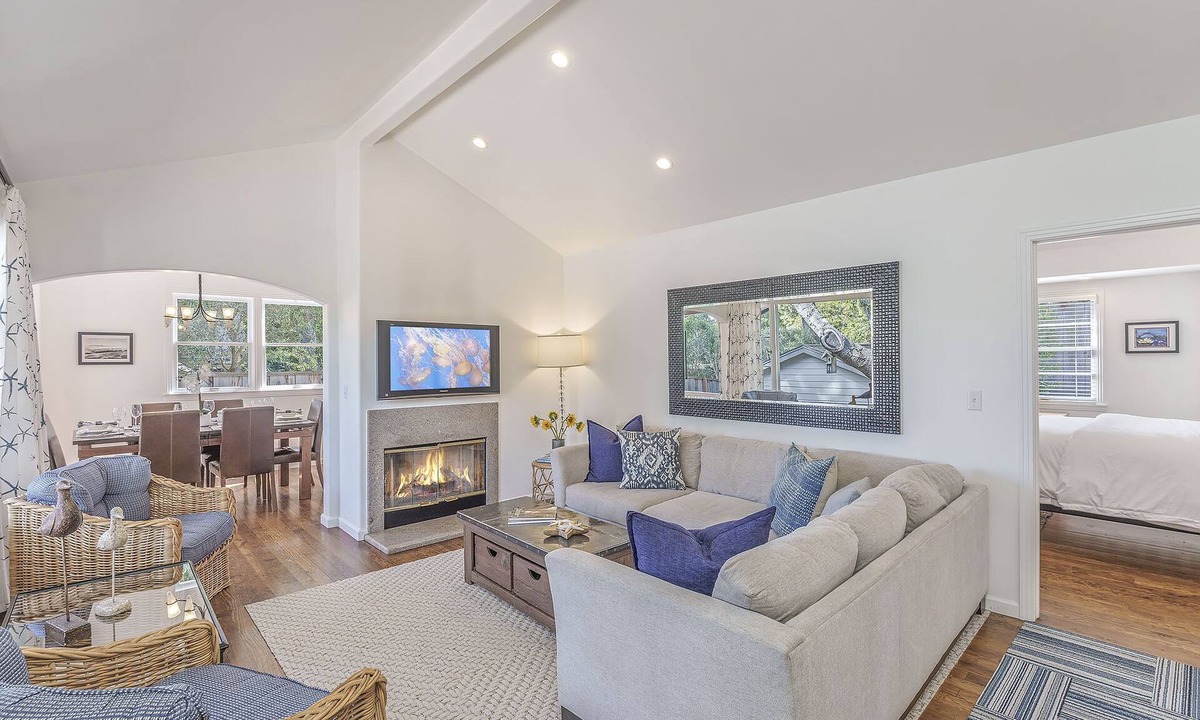 Golden Rectangle House | 3889 Enchanted Forest - Near Carmel Mission Trail