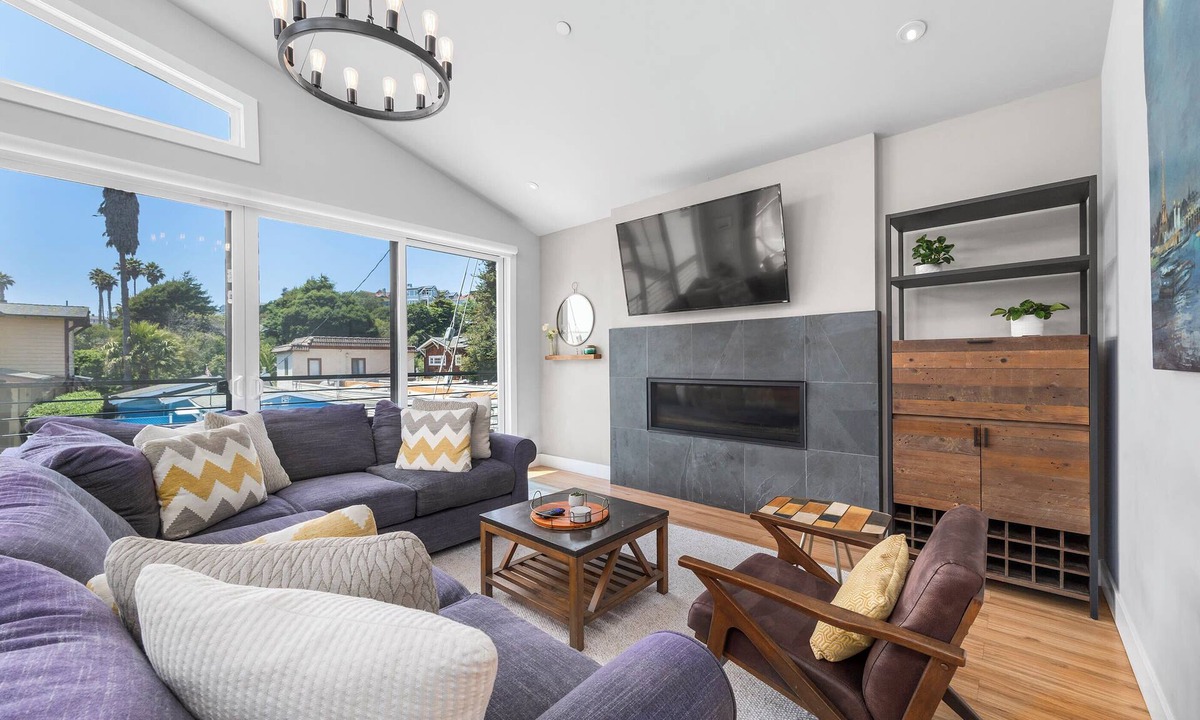 Capitola House | 4 Bedroom Luxury in Capitola Village w/parking!