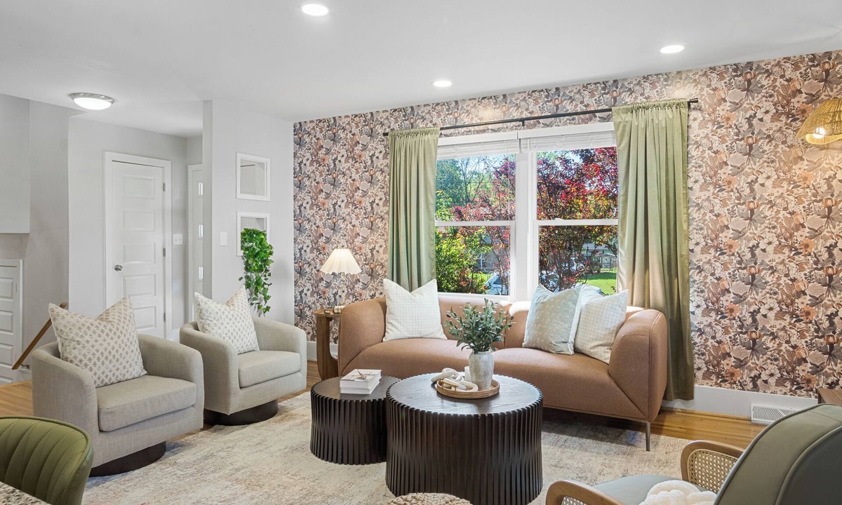 Cotswold House | 4BD Cozy Getaway - Eclectic, Central, Near Airport