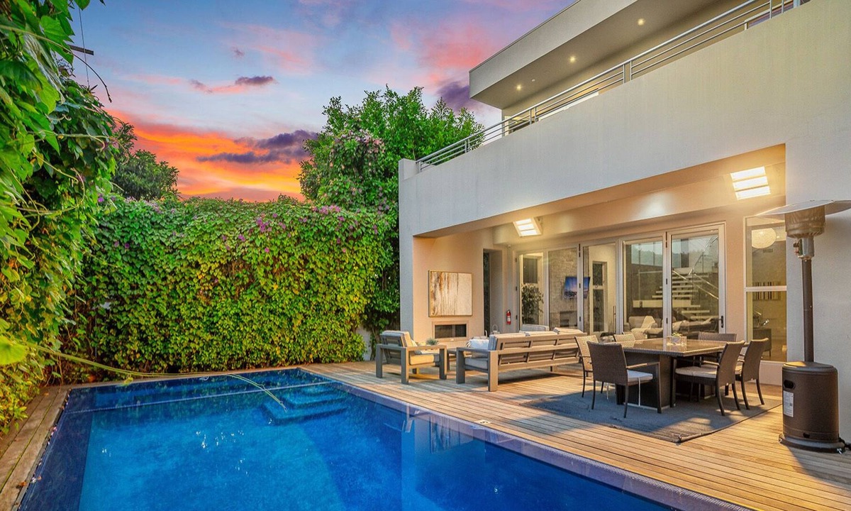Beverly Grove Villa | 5 Bedroom Villa #D Located in the exciting Grove area of Los Angeles
