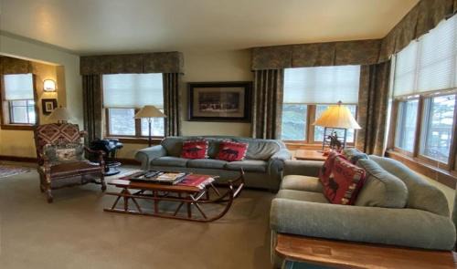 Jackson Apartment | 535 Snow King Loop
