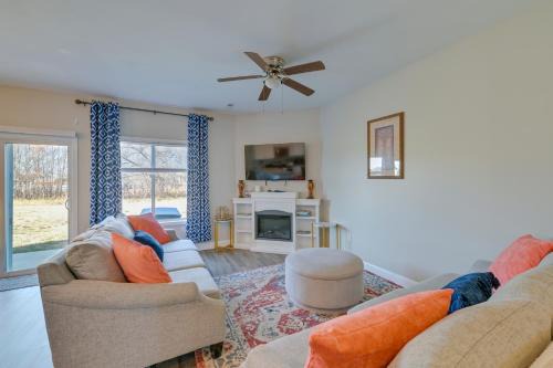 Harrisburg House | 6 Mi to PNC Music Pavilion: Concord Townhome
