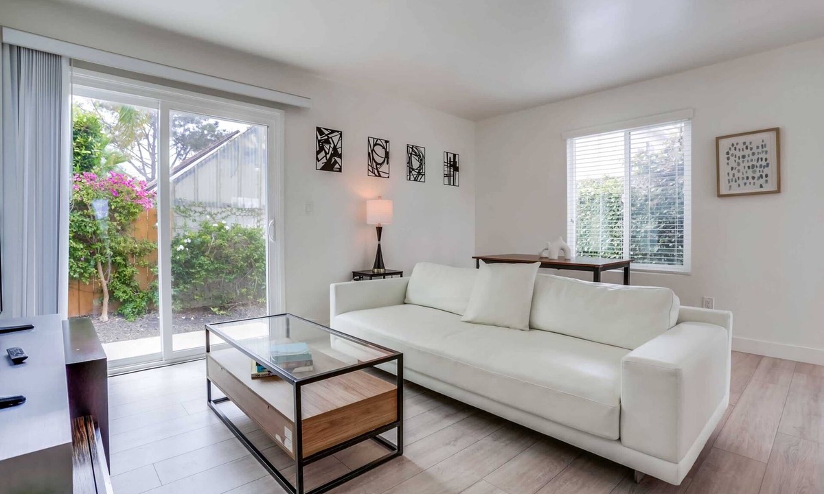 Village of La Jolla Condo | A/C, 3 blocks to beach, dogs, shopping, dining