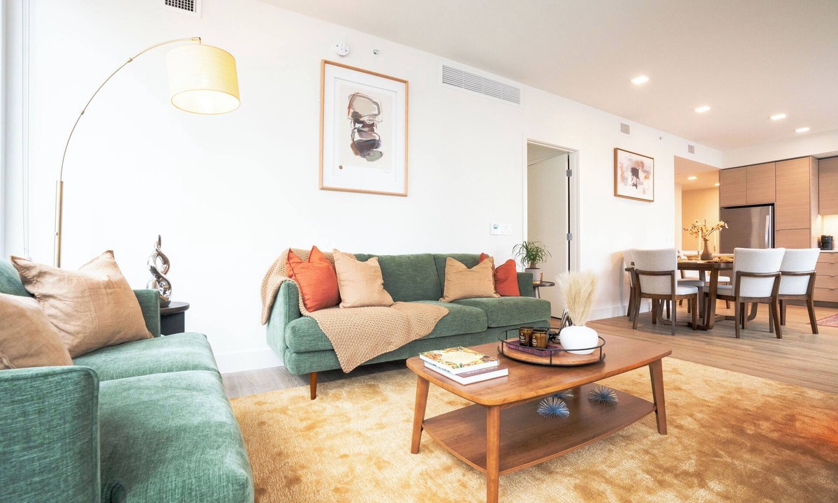 Cortez Hill Apartment | A Downtown Escape green and light-full 2BR/2BA + Balcony