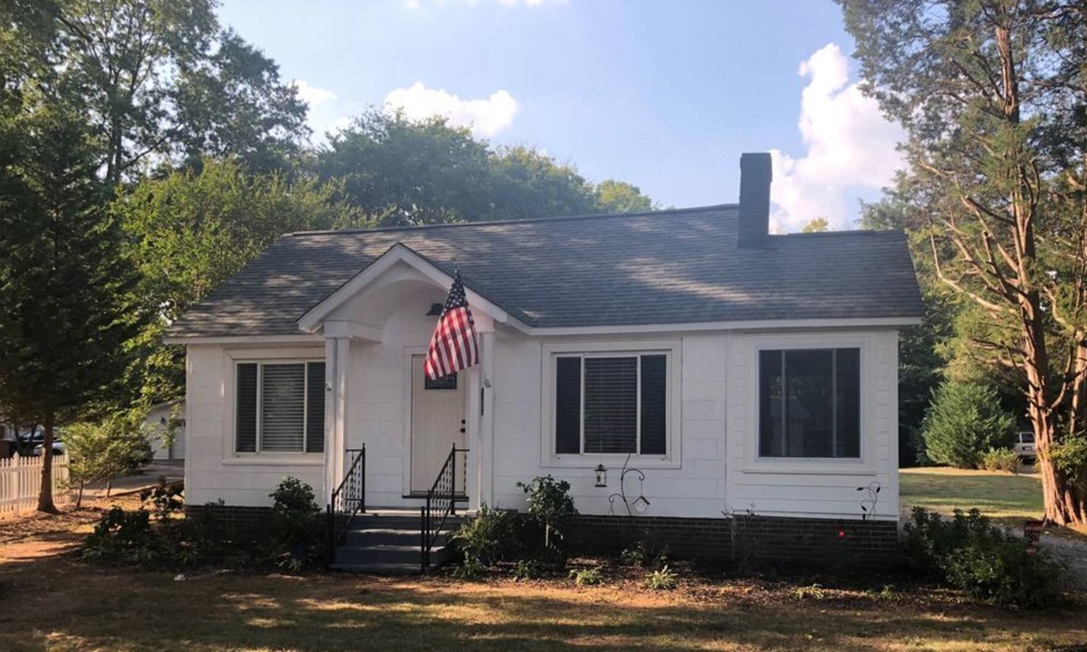 Belmont House | Adorable Cottage in Belmont
