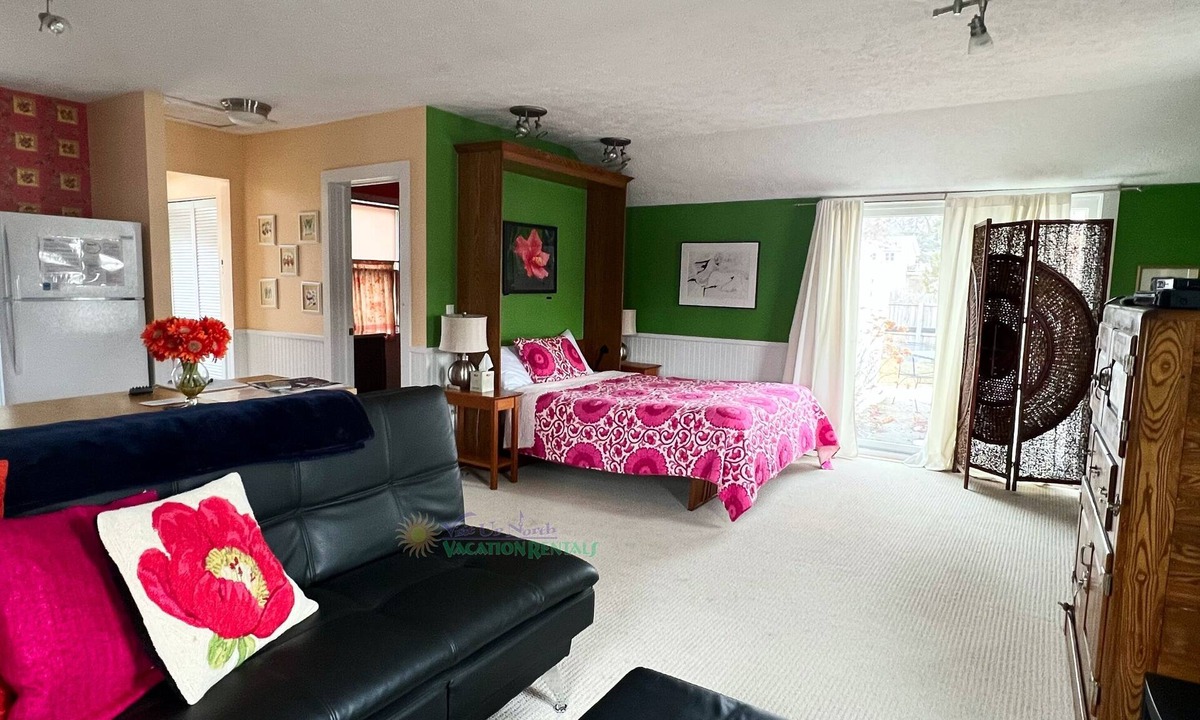Suttons Bay House | Adorable studio cottage in Suttons Bay. Air conditioning. Dog friendly.