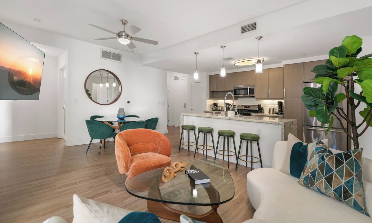 Downtown Hotel | Amber Serene Walk to Santa Monica Pier and Beach Zen Retreat Pool Gym Jacuzzi