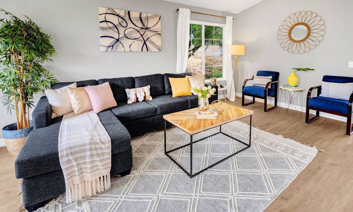 Valencia House | An Beautiful Designed Home in LA Suburb For Family