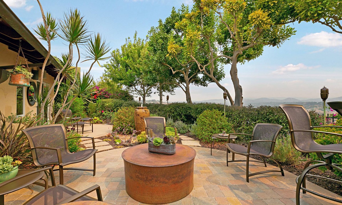 Solana Beach House | Balloon Lagoon - Whole House with Lagoon Views