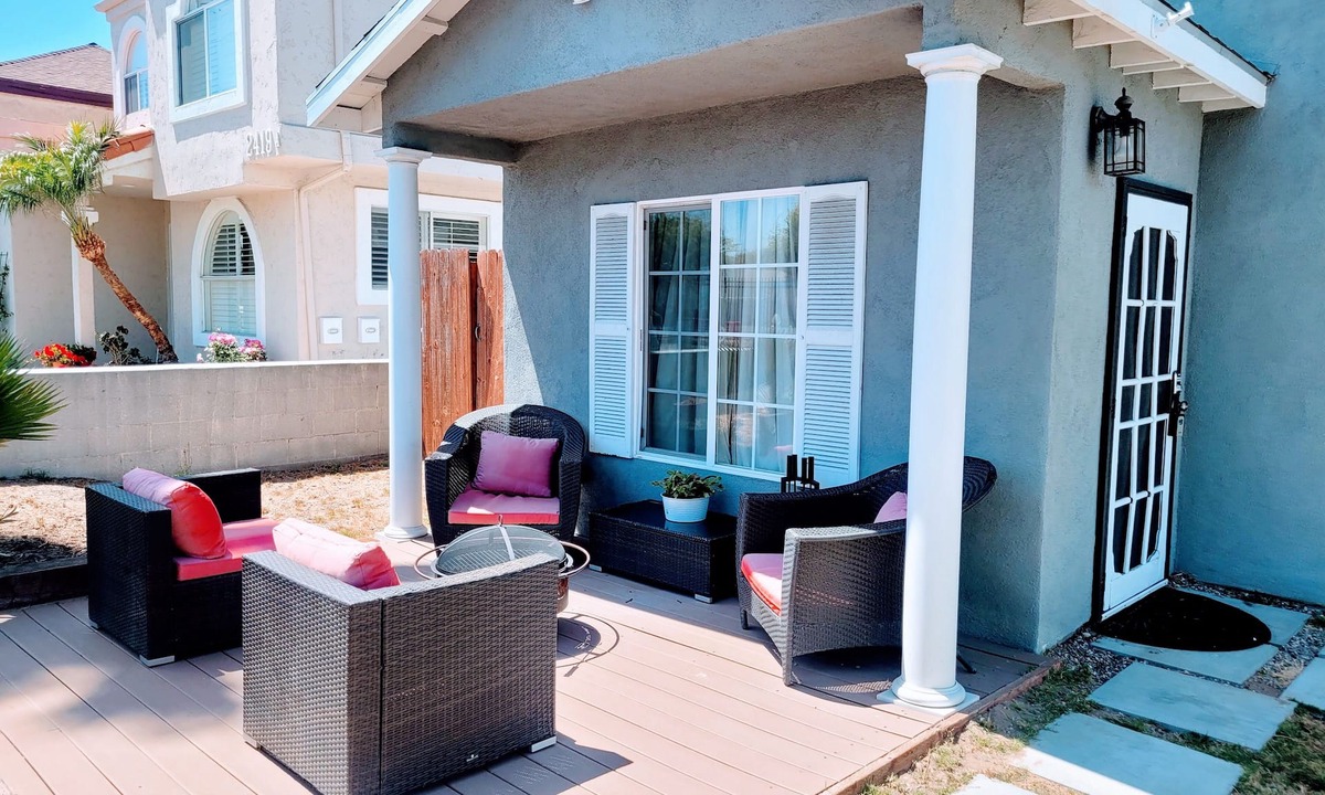 North Redondo House | Beach house w/fireplace, jetted tub, foosball