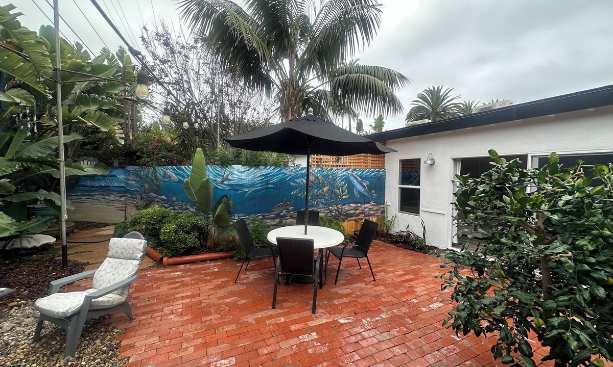 Carlsbad Cottage | Beach & town 2 blocks away. Private. Families & dogs. Safe parking.