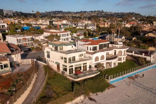 Beach Barber Tract House | Beachfront Home with 3 Large Decks, Walk to shops