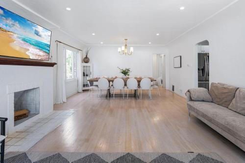 Pico - Robertson Apartment | Beautiful 3 Bedrooms Home Full Kitchen and Laundry