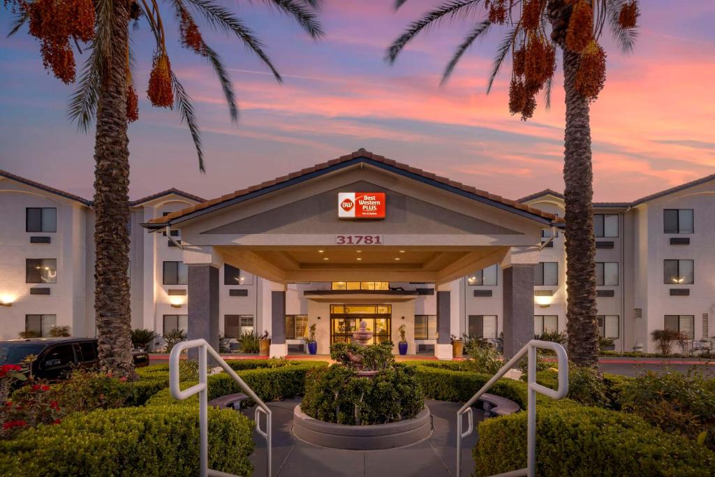 Lake Elsinore Hotel | Best Western Plus Lake Elsinore Inn & Suites