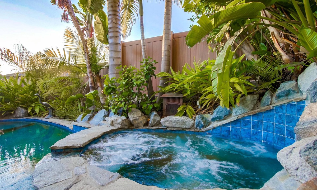 Middletown House | BLUE LAGOON➕ BONUS APT ♦ GAMES ♦ POOL ♦ VIEWS ♦ LUXURY - THIS PLACE IS NUTS!