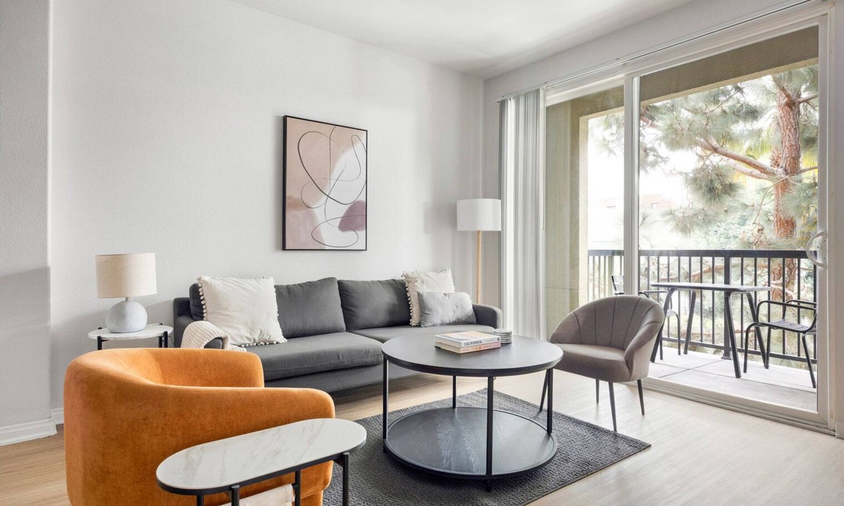 Playa Del Rey Apartment | Blueground | Playa del Rey, pool, nr Dockweiler