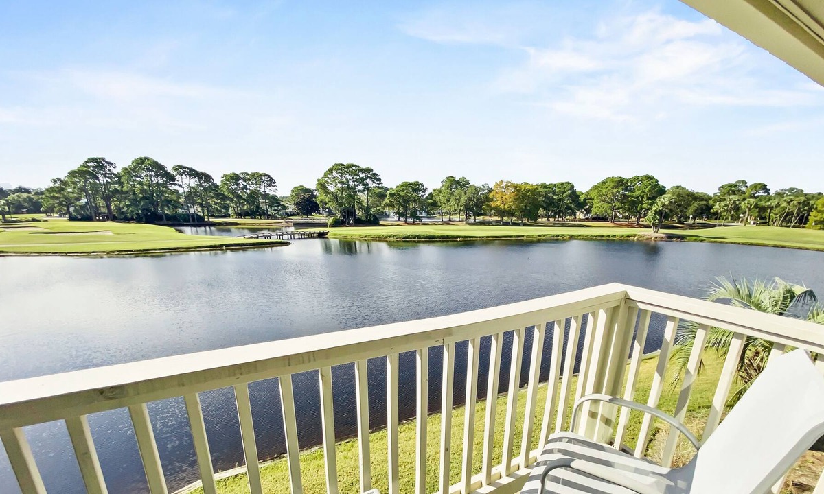 Sandestin Condo | Book Harbour Point's charming lake front unit 912! FREE GOLF & MORE!
