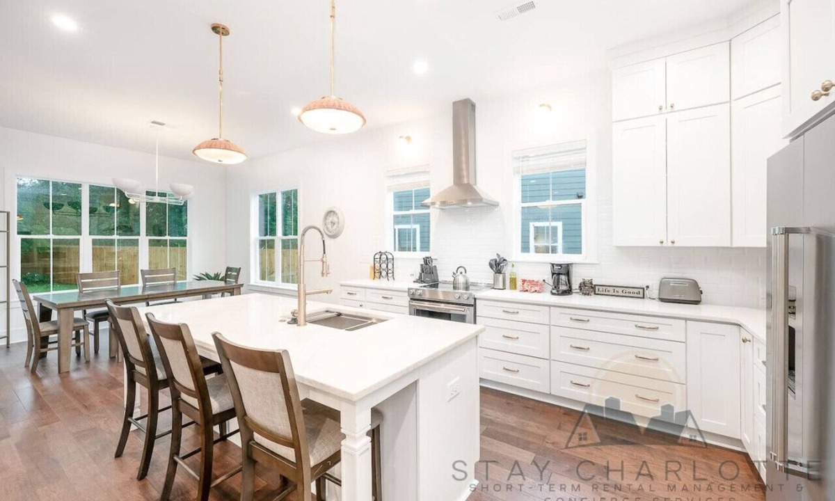 Enderly Park House | Brand New!-4Bd-3 Min to Uptown-City Views!