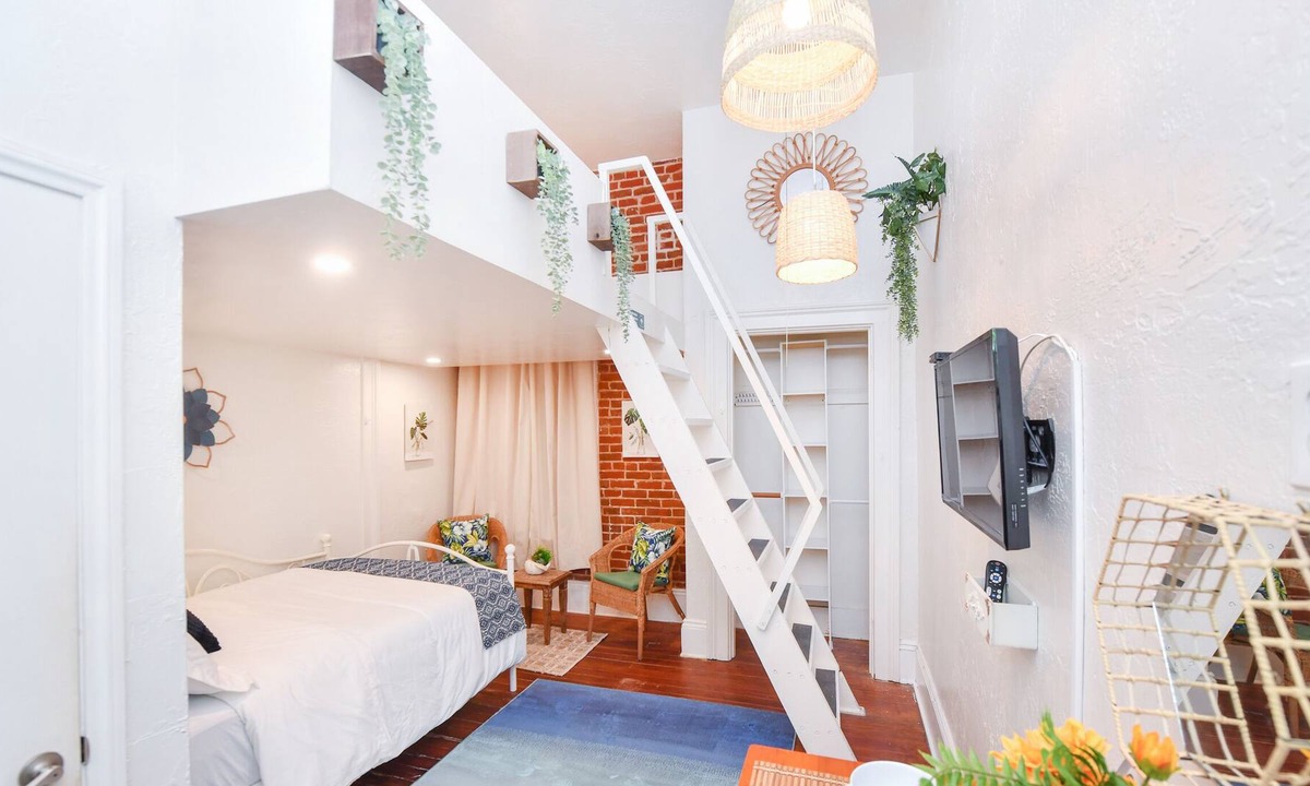 East Village House | Bright, Clean Loft in Downtown San Diego!