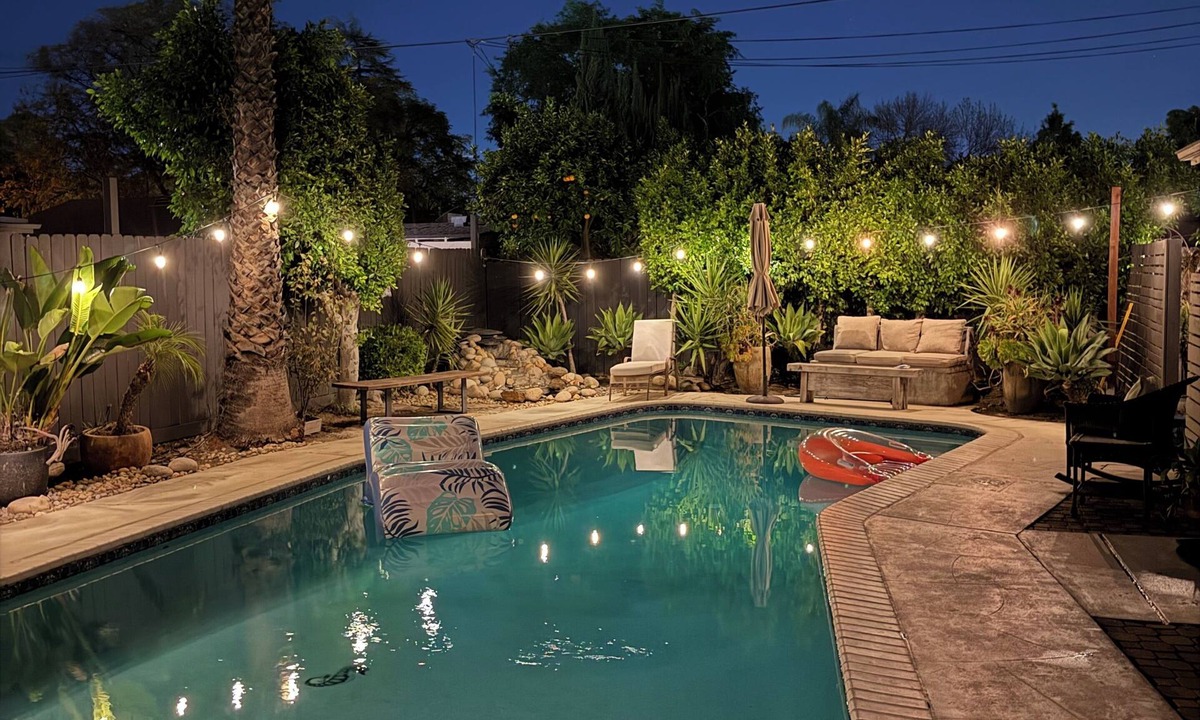 North Hollywood Cottage | CA Coolhouse Pool House next to NoHo West
