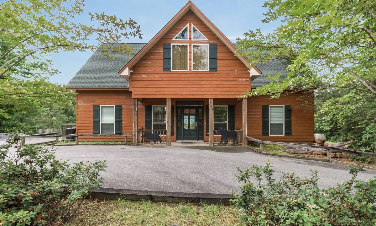 Pittman Center Cabin | Cajun Spice | Outdoor Spaces, Hot Tub, Fire Pit