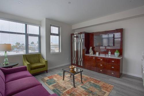 Bankers Hill Hotel | Cali King Size One Bedroom Luxurious Suite in DTSD