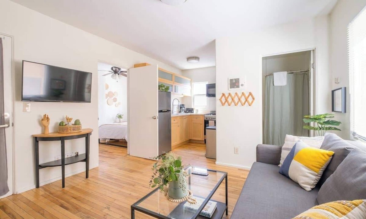 Mission Beach Apartment | Central Apt | Steps to Beach & Belmont Park | AC!