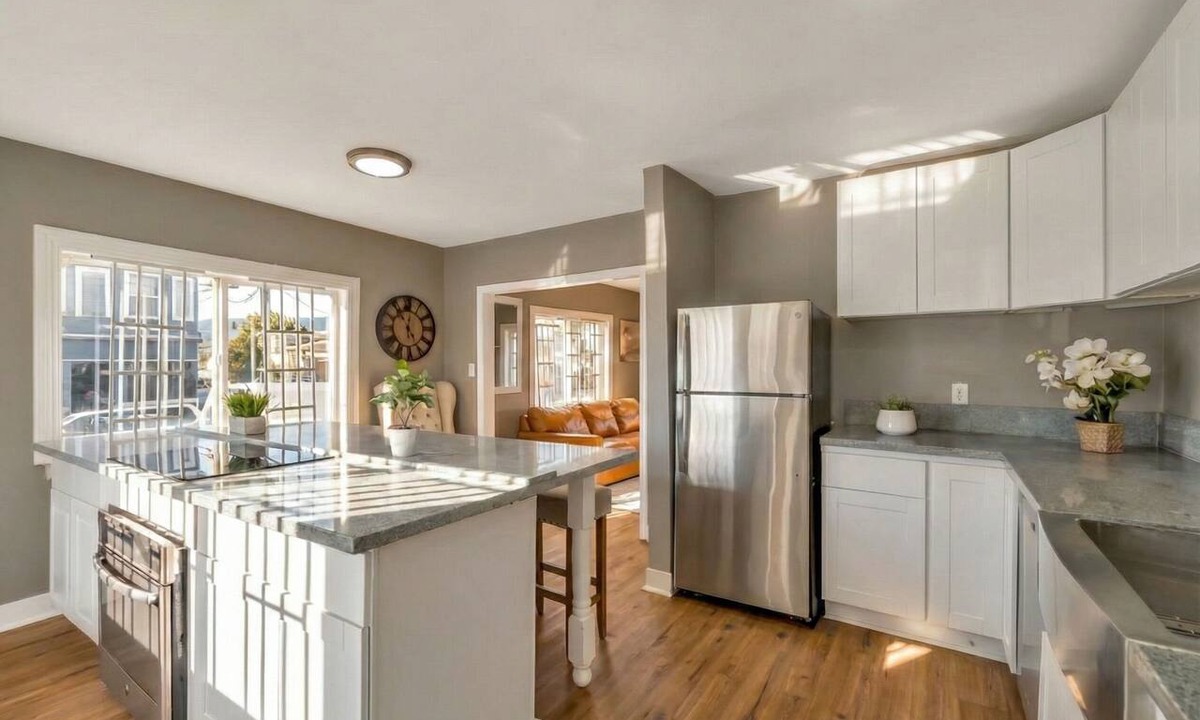 Oakland House | Charming 2-Bedroom Oakland Home Near BART – Flexible Lease