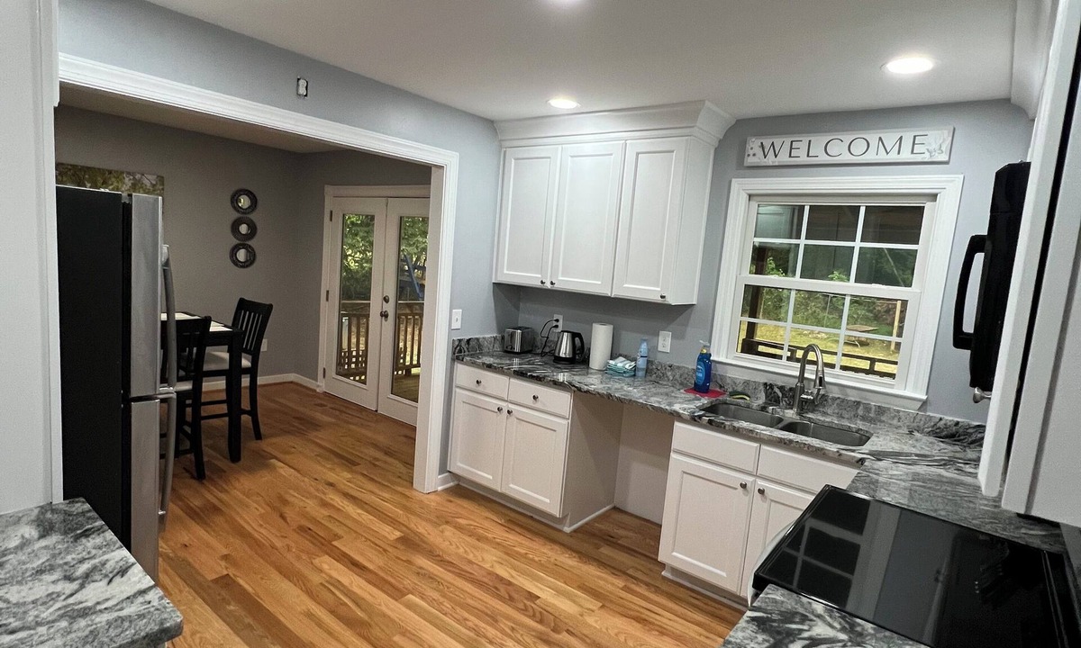 Toddville Road Cottage | Charming 3-bedroom cottage in pleasant Charlotte with AC, WiFi