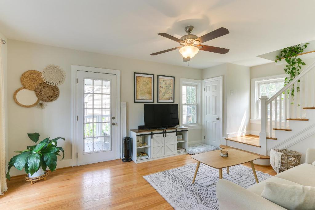 Front Royal House | Chic Front Royal Retreat Near Shenandoah River!