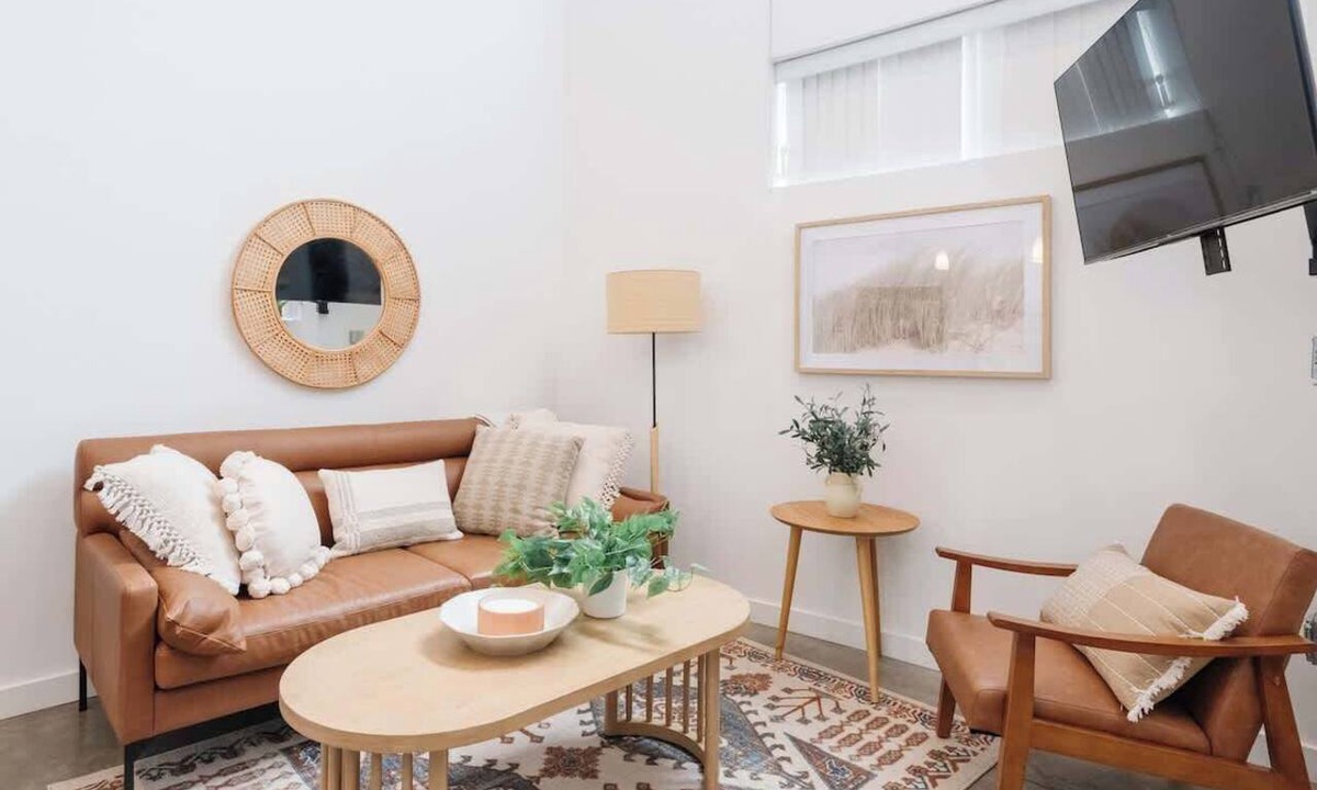 Little Italy Apartment | Chic Inner City Pad w/Balcony | Walk Everywhere!