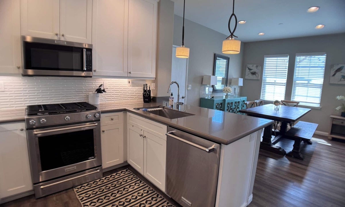Pacific Highlands Ranch House | Chic & Spacious 3-Bedroom Townhome with Park Views in Carmel Valley