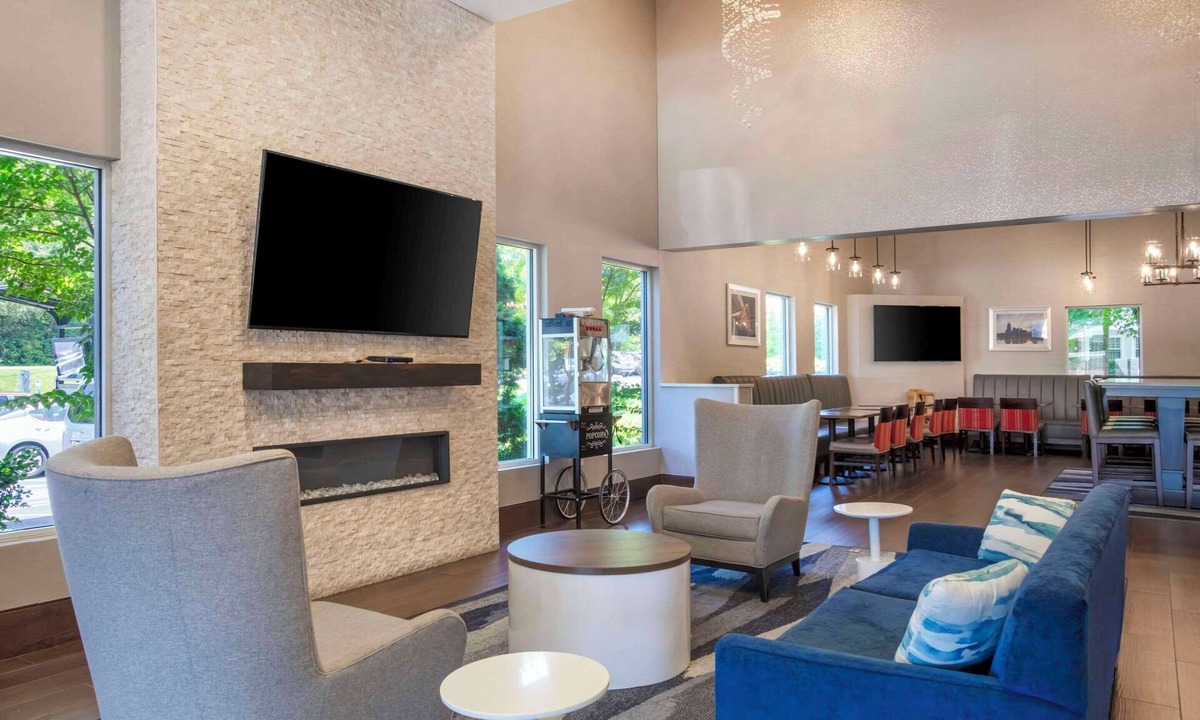 Donelson Hotel | Comfort Suites Nashville Airport - BNA