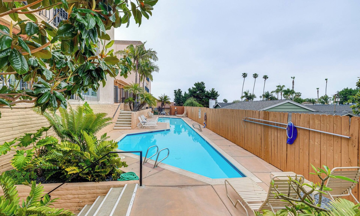 Pacific Beach Condo | Condo Near Hospitals & 1/2 Mi to Mission Bay!