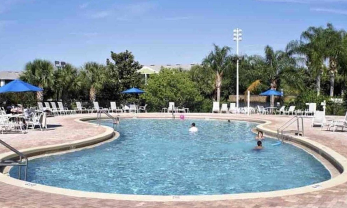 Bahama Bay Apartment | Condo w/4 pools & lakefront beach at Bahama Bay