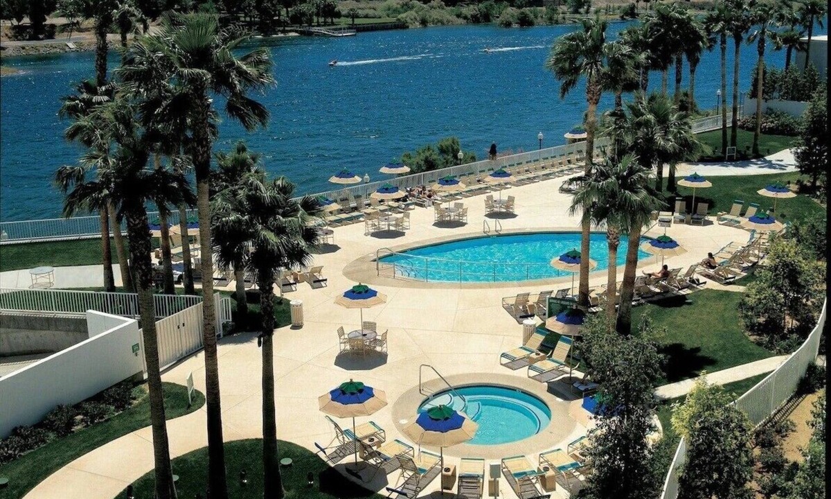 Laughlin House | Courtyard 2 Queen Beds at Golden Nugget Laughlin! Outdoor Pool!