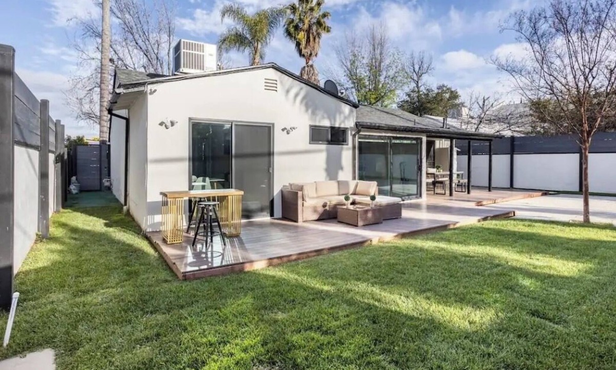 Tarzana House | Cozy 1-bedroom house with AC, WiFi in lovely Los Angeles